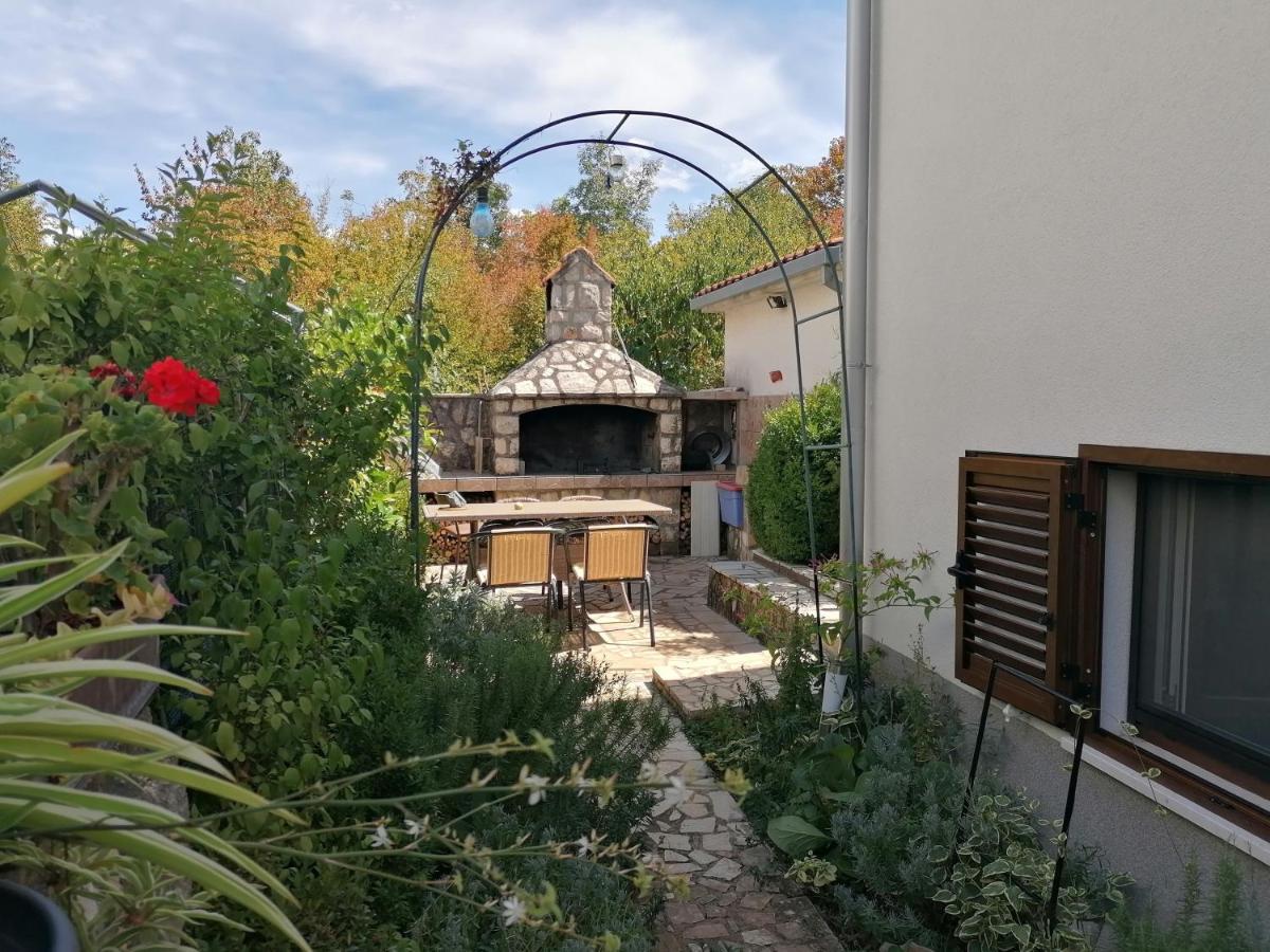 Apartments With A Parking Space Njivice, Krk - 5320 외부 사진