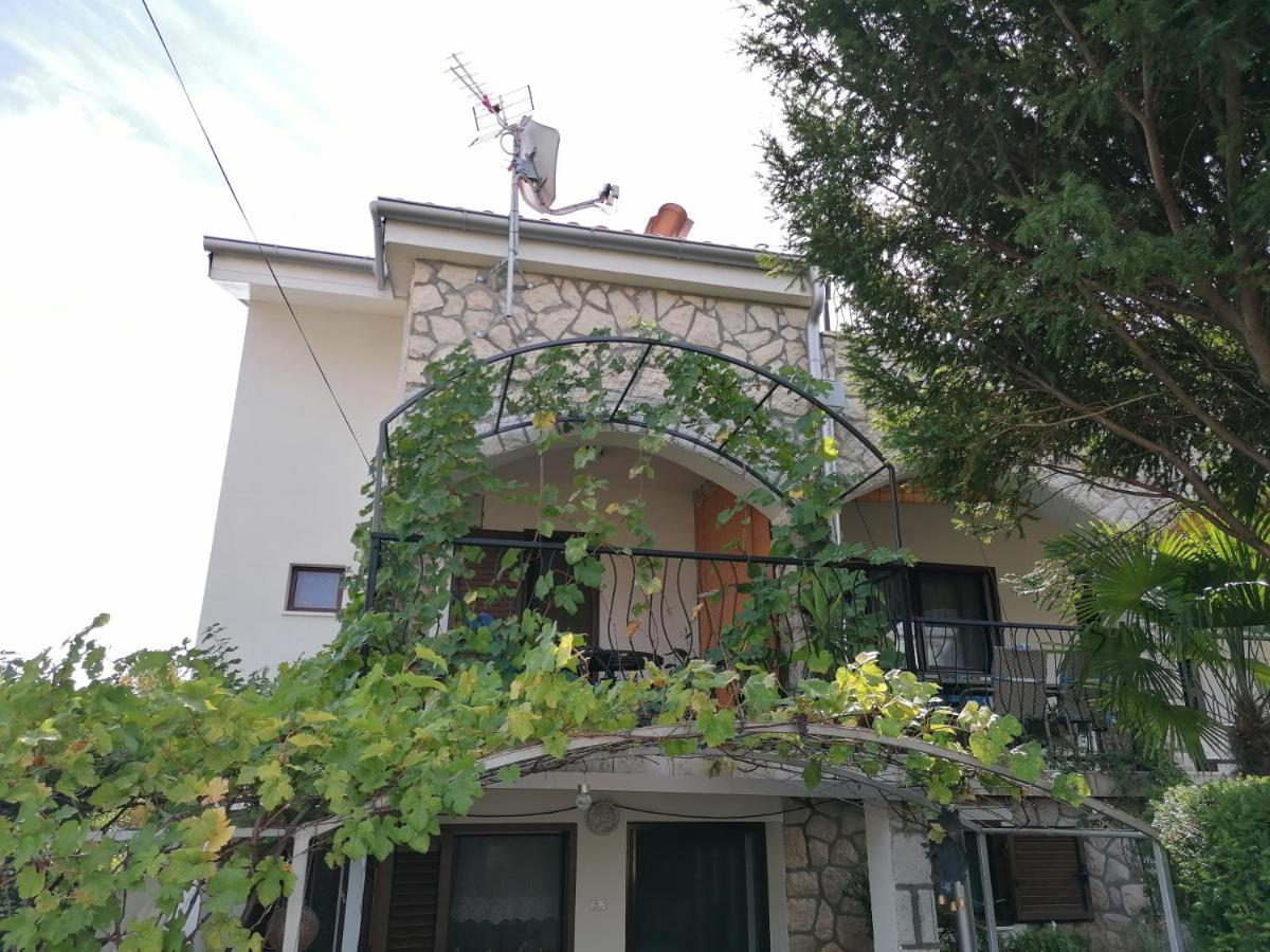 Apartments With A Parking Space Njivice, Krk - 5320 외부 사진