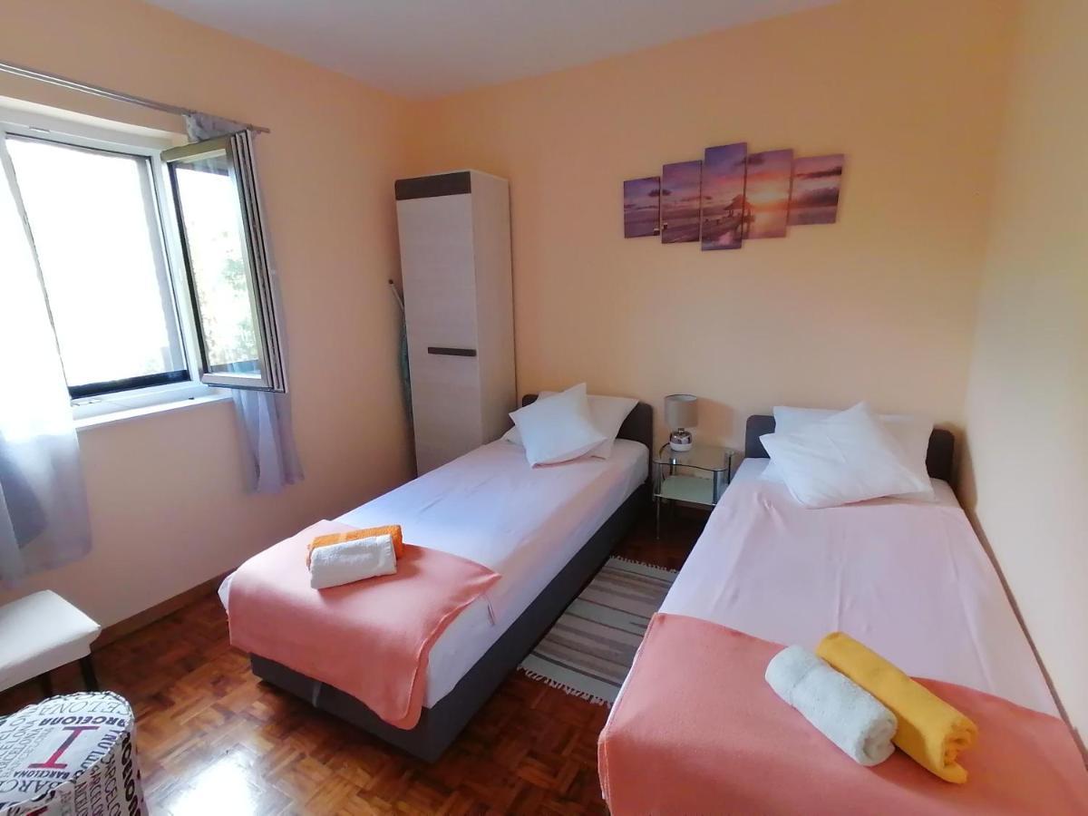 Apartments With A Parking Space Njivice, Krk - 5320 외부 사진