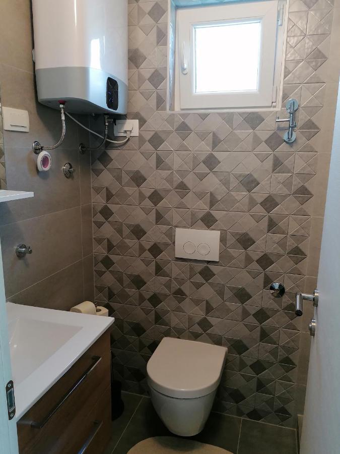 Apartments With A Parking Space Njivice, Krk - 5320 외부 사진