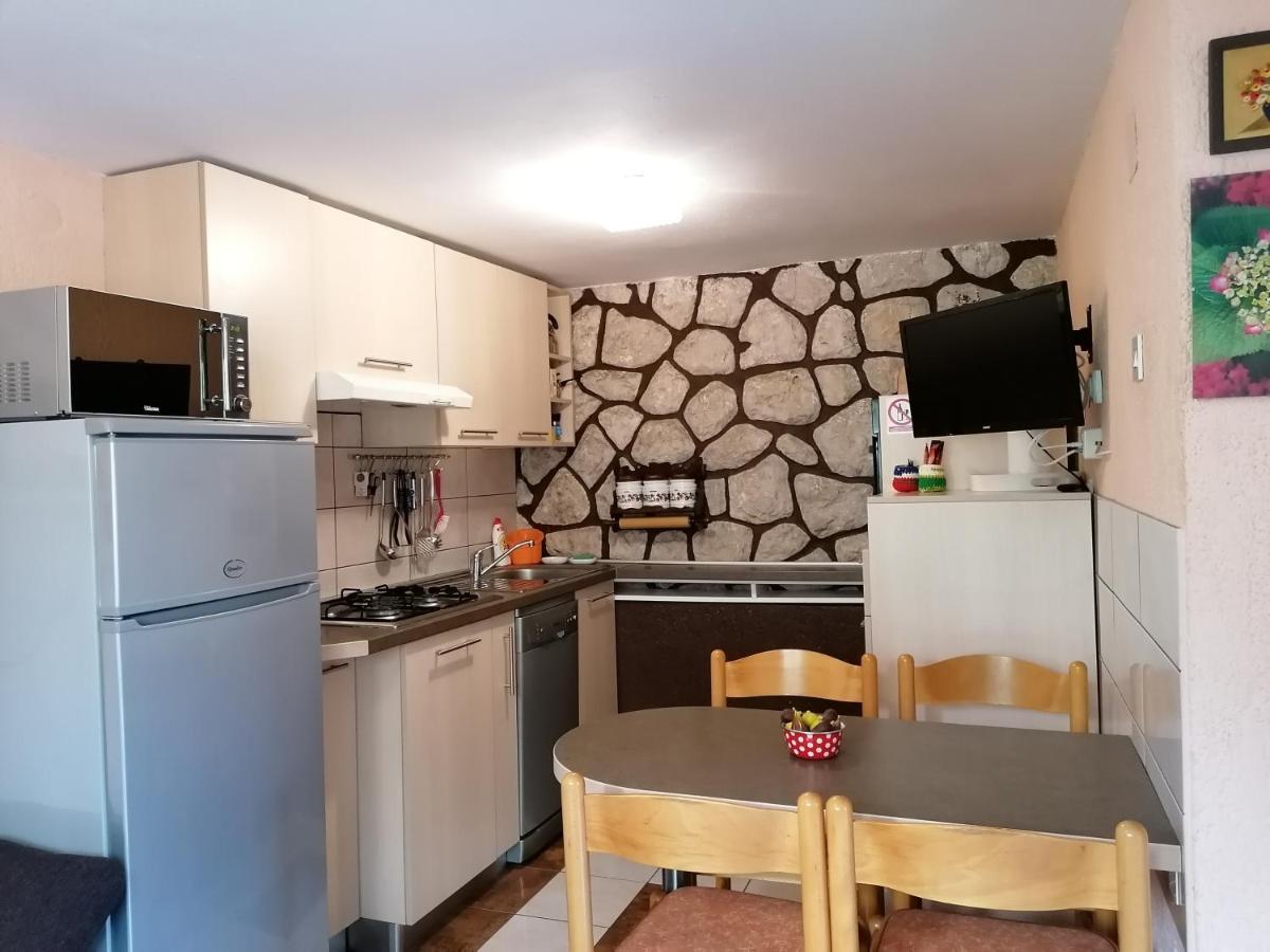 Apartments With A Parking Space Njivice, Krk - 5320 외부 사진