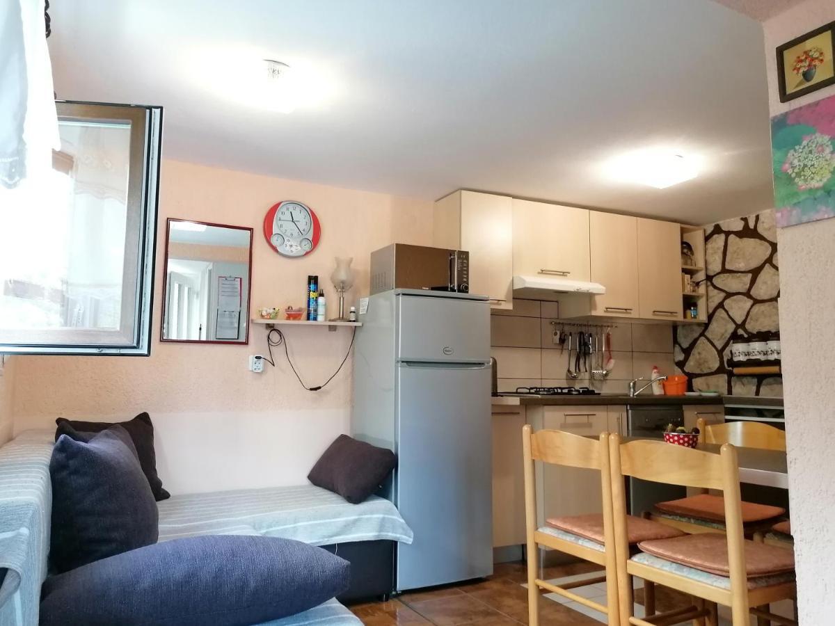 Apartments With A Parking Space Njivice, Krk - 5320 외부 사진