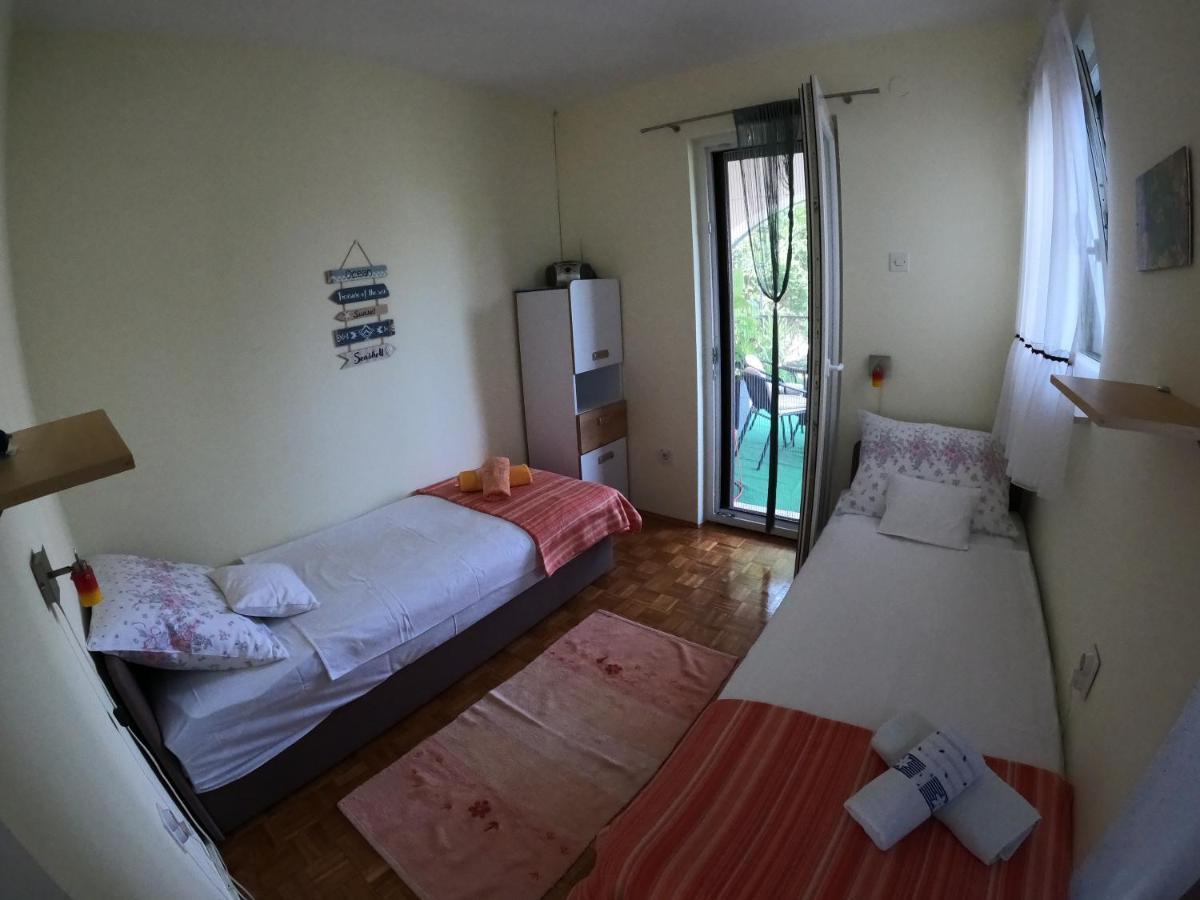 Apartments With A Parking Space Njivice, Krk - 5320 외부 사진